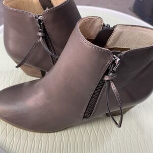 Women's Chelsea Crew Logan Side Zipper Heeled Booties